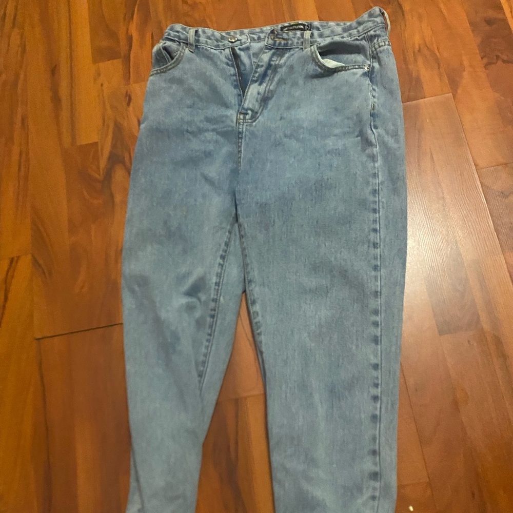 pretty little things Mom Jeans.